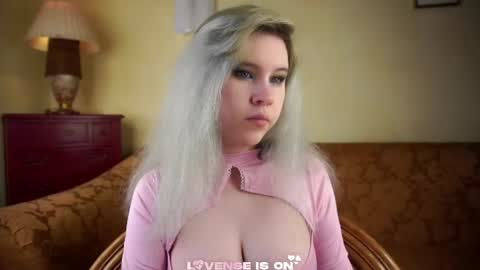 Eliz online show from July 28, 1:23 am