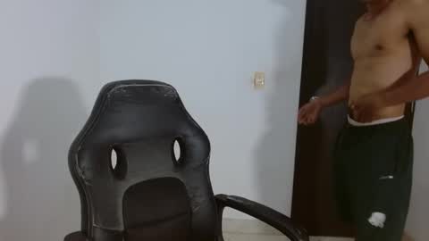 Snapshot of bfernando_05 chatting on January 17, 1:32 am BAYRON online show from January 17, 1:32 am