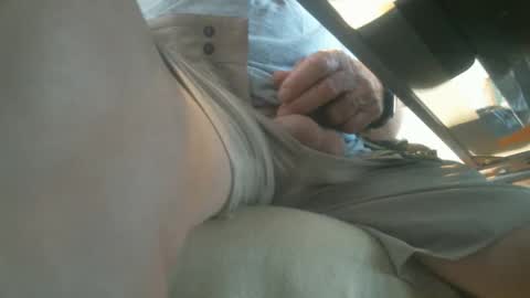 Snapshot of bgf32054 chatting on March 23, 11:09 pm Bigfish123 online show from March 23, 11:09 pm