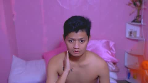 Snapshot of bhillrhey121103 chatting on October 24, 1:03 am bhillrhey121103 online show from October 24, 1:03 am