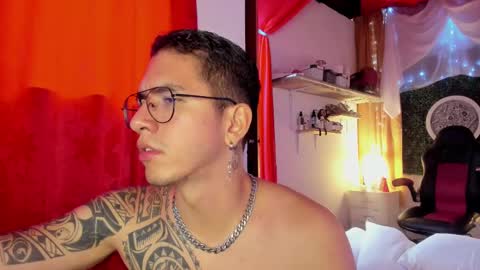 Snapshot of bianca_and_maxwell chatting on February 14, 4:52 pm bianca and maxwell online show from February 14, 4:52 pm