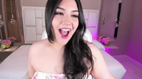 Snapshot of biancax_ chatting on October 3, 3:47 am Hi Im Bianca online show from October 3, 3:47 am