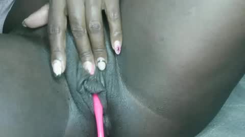 Snapshot of biass_ebony234 chatting on July 2, 7:53 pm pretty online show from July 2, 7:53 pm