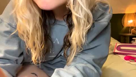 Ellie  online show from March 25, 4:51 am