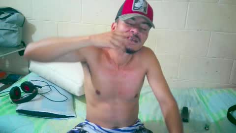 Snapshot of bichopeludo chatting on October 4, 12:19 am bichopeludo online show from October 4, 12:19 am