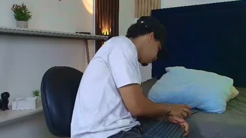 Snapshot of bick_jhonn chatting on June 19, 8:23 pm Bick Khonn online show from June 19, 8:23 pm