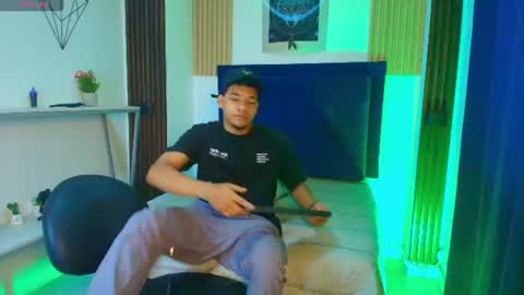 Snapshot of bick_jhonn chatting on June 29, 7:25 pm Bick Khonn online show from June 29, 7:25 pm