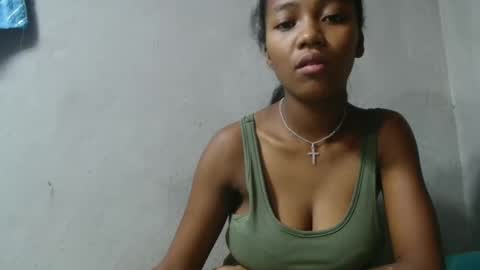 Snapshot of bienvenue987832 chatting on May 5, 3:03 am bienvenue987832 online show from May 5, 3:03 am