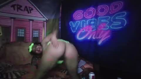 Snapshot of big6lacksteak chatting on March 10, 5:34 am thatcoupledawg online show from March 10, 5:34 am