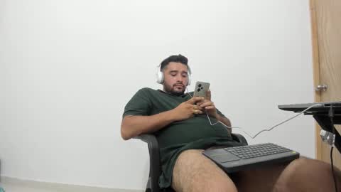 Snapshot of big_dad69 chatting on December 18, 1:00 am Tommy online show from December 18, 1:00 am