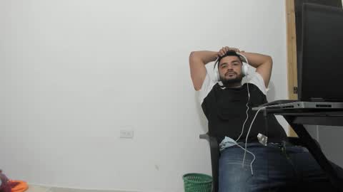 Snapshot of big_dad69 chatting on December 19, 8:54 am Tommy online show from December 19, 8:54 am