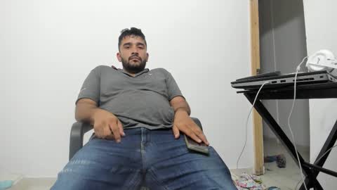 Snapshot of big_dad69 chatting on December 22, 5:37 am Tommy online show from December 22, 5:37 am