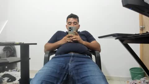 Snapshot of big_dad69 chatting on January 6, 11:51 pm Tommy online show from January 6, 11:51 pm