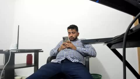 Snapshot of big_dad69 chatting on January 15, 2:05 am Tommy online show from January 15, 2:05 am