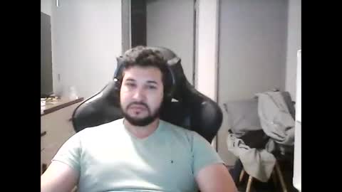 latinBoyHuge online show from December 23, 11:36 am