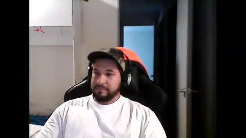 latinBoyHuge online show from October 24, 6:04 pm