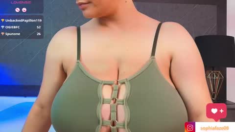 Snapshot of big_tits_in_your_face chatting on February 26, 2:26 am Tell me Sophia  online show from February 26, 2:26 am