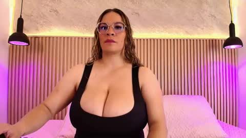 Snapshot of big_tits_in_your_face chatting on October 15, 4:51 pm Tell me Sophia  online show from October 15, 4:51 pm