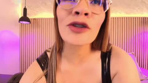 Tell me Sophia  online show from December 18, 8:48 pm