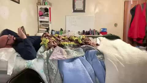 Mr. Muscle Monster online show from December 17, 1:33 am