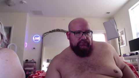 Snapshot of bigbear4cuddles chatting on April 16, 11:07 pm BigBear4Cuddles online show from April 16, 11:07 pm