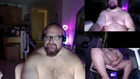 Snapshot of bigbear4cuddles chatting on April 21, 3:02 am BigBear4Cuddles online show from April 21, 3:02 am