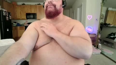 Snapshot of bigbear4cuddles chatting on April 22, 10:44 pm BigBear4Cuddles online show from April 22, 10:44 pm