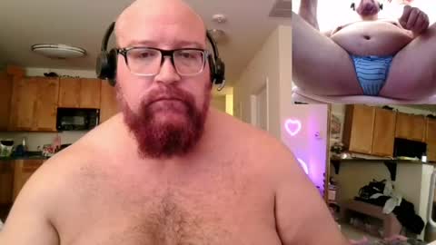 Snapshot of bigbear4cuddles chatting on April 23, 11:18 pm BigBear4Cuddles online show from April 23, 11:18 pm