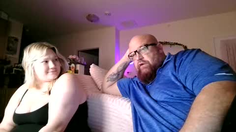 Snapshot of bigbear4cuddles chatting on May 2, 1:43 am BigBear4Cuddles online show from May 2, 1:43 am