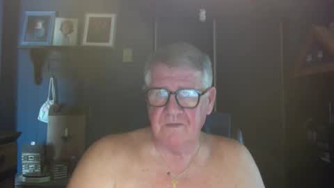 Snapshot of bigbeerdrinker1 chatting on April 1, 6:16 pm bigbeerdrinker online show from April 1, 6:16 pm