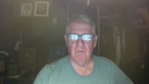 Snapshot of bigbeerdrinker1 chatting on April 26, 4:21 am bigbeerdrinker online show from April 26, 4:21 am