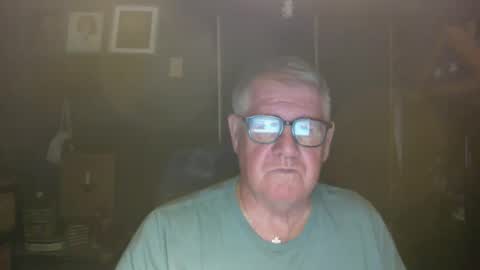 Snapshot of bigbeerdrinker1 chatting on April 27, 3:37 am bigbeerdrinker online show from April 27, 3:37 am