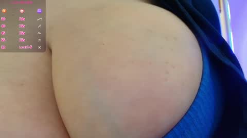 Snapshot of bigbittiesandfun chatting on June 8, 12:58 am bigbittiesandfun online show from June 8, 12:58 am