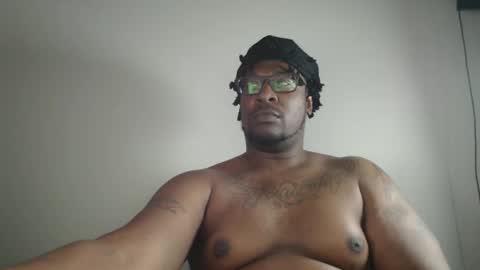 Snapshot of bigblack004 chatting on October 3, 9:17 am bigblack004 online show from October 3, 9:17 am