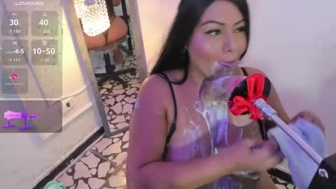 Snapshot of bigboobs_violeta chatting on July 21, 9:28 pm VIOLETA online show from July 21, 9:28 pm