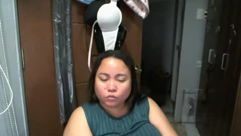 Snapshot of bigboobslyn chatting on June 12, 8:19 pm bigboobslyn online show from June 12, 8:19 pm
