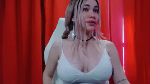 Snapshot of bigboobsstacy chatting on July 28, 11:39 am LaraFire online show from July 28, 11:39 am