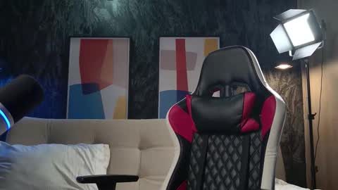 kyra Moor online show from November 8, 2:34 am