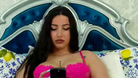 Snapshot of bigbooty_69x chatting on June 17, 6:42 pm Abby online show from June 17, 6:42 pm