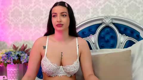 Snapshot of bigbooty_69x chatting on July 4, 5:52 pm Abby online show from July 4, 5:52 pm