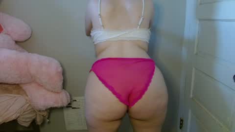 Snapshot of bigbootybunny chatting on August 2, 6:50 pm Isabella online show from August 2, 6:50 pm