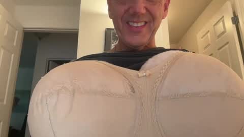 Snapshot of bigbradad64 chatting on August 3, 9:07 pm Don online show from August 3, 9:07 pm