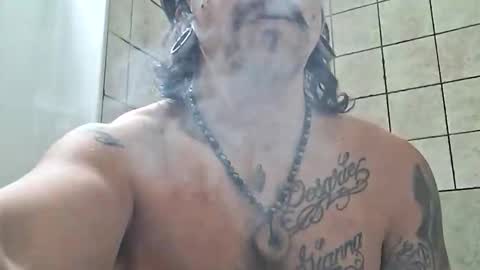 Snapshot of bigchains420 chatting on May 11, 7:00 pm bigchains420 online show from May 11, 7:00 pm