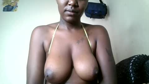 Snapshot of bigclit030 chatting on July 21, 10:28 am bigclit030 online show from July 21, 10:28 am