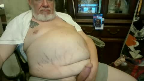 Snapshot of bigdaddybear1244 chatting on June 19, 3:44 am BigDaddyBear online show from June 19, 3:44 am