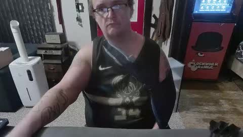 Snapshot of bigdbrillion chatting on January 9, 1:52 am Darryl online show from January 9, 1:52 am