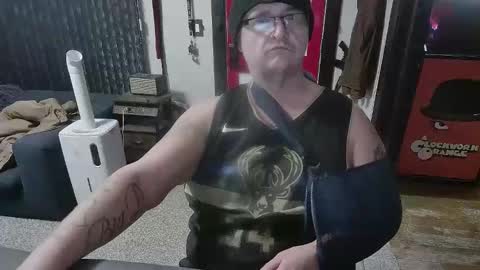 Snapshot of bigdbrillion chatting on January 11, 5:23 am Darryl online show from January 11, 5:23 am