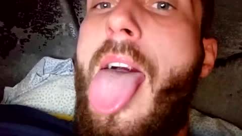 Snapshot of bigdick686268 chatting on December 22, 7:21 pm Pac Man Sex online show from December 22, 7:21 pm