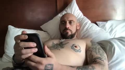 bigdikdaddydrew69 online show from December 17, 8:32 pm