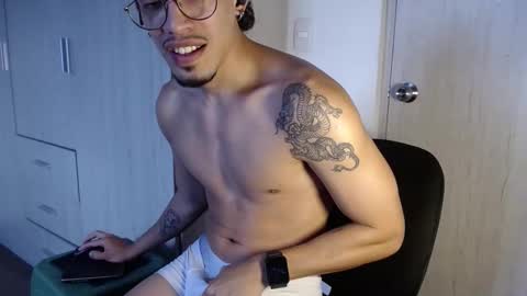 Snapshot of bigdragonboy chatting on February 1, 9:57 pm BigDragonBoy online show from February 1, 9:57 pm